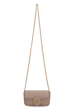 Carica l'immagine nel visualizzatore di Gallery, Mini-borsa a tracolla GG Marmont in pelle
