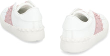 Carica l'immagine nel visualizzatore di Gallery, Valentino Garavani - Sneakers low-top Rockstud Untitled 11 in pelle
