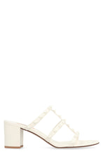 Carica l'immagine nel visualizzatore di Gallery, Valentino Garavani - Mules Rockstud in pelle
