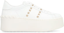 Carica l'immagine nel visualizzatore di Gallery, Valentino Garavani - Sneakers platform Rockstud Untitled 11 in pelle
