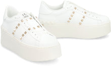Carica l'immagine nel visualizzatore di Gallery, Valentino Garavani - Sneakers platform Rockstud Untitled 11 in pelle
