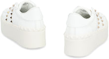 Carica l'immagine nel visualizzatore di Gallery, Valentino Garavani - Sneakers platform Rockstud Untitled 11 in pelle
