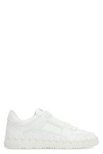 Carica l'immagine nel visualizzatore di Gallery, Valentino Garavani - Sneakers low-top Freedots in pelle
