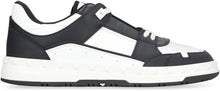 Carica l'immagine nel visualizzatore di Gallery, Valentino Garavani - Sneakers low-top Freedots in pelle
