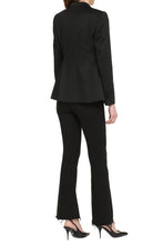 Carica l'immagine nel visualizzatore di Gallery, Blazer con revers in raso
