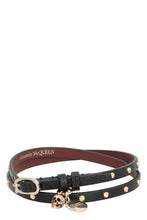 Carica l'immagine nel visualizzatore di Gallery, Bracciale in pelle con pendente logato e teschio
