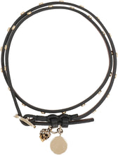 Carica l'immagine nel visualizzatore di Gallery, Bracciale in pelle con pendente logato e teschio
