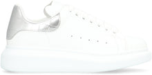 Carica l'immagine nel visualizzatore di Gallery, Sneakers oversize in pelle
