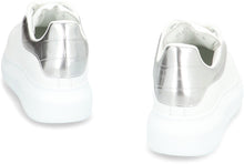 Carica l'immagine nel visualizzatore di Gallery, Sneakers oversize in pelle
