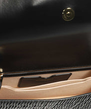 Carica l'immagine nel visualizzatore di Gallery, Borsa Jewelled Satchel in pelle goffrata
