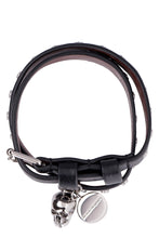 Carica l'immagine nel visualizzatore di Gallery, Bracciale in pelle con medaglione e teschio
