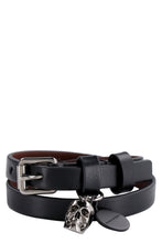 Carica l'immagine nel visualizzatore di Gallery, Bracciale in pelle con medaglione e teschio
