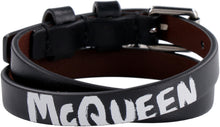 Carica l'immagine nel visualizzatore di Gallery, Bracciale in pelle con medaglione e teschio
