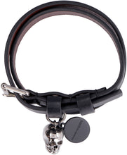 Carica l'immagine nel visualizzatore di Gallery, Bracciale in pelle con medaglione e teschio
