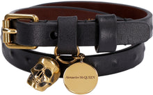 Carica l'immagine nel visualizzatore di Gallery, Bracciale in pelle con medaglione e teschio
