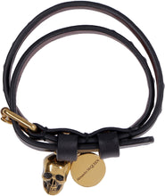 Carica l'immagine nel visualizzatore di Gallery, Bracciale in pelle con medaglione e teschio
