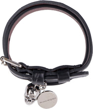 Carica l'immagine nel visualizzatore di Gallery, Bracciale in pelle con medaglione e teschio
