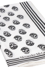 Carica l'immagine nel visualizzatore di Gallery, Foulard in seta stampa Biker Skull
