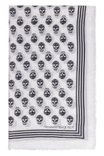Carica l'immagine nel visualizzatore di Gallery, Foulard con intarsio teschio
