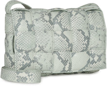 Carica l'immagine nel visualizzatore di Gallery, Borsa a tracolla Padded Cassette in pelle
