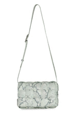 Carica l'immagine nel visualizzatore di Gallery, Borsa a tracolla Padded Cassette in pelle

