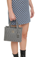 Carica l'immagine nel visualizzatore di Gallery, Shopping bag in pelle
