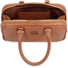 Carica l'immagine nel visualizzatore di Gallery, Mini bag Arcadie in pelle
