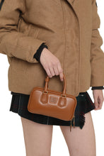 Carica l'immagine nel visualizzatore di Gallery, Mini bag Arcadie in pelle
