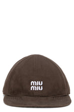 Carica l'immagine nel visualizzatore di Gallery, Cappello con visiera e logo ricamato
