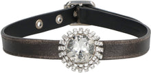 Carica l'immagine nel visualizzatore di Gallery, Choker in pelle con charm argentato e strass
