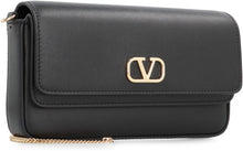Carica l'immagine nel visualizzatore di Gallery, Valentino Garavani - Clutch VLogo in pelle

