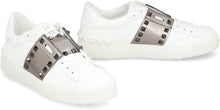 Carica l'immagine nel visualizzatore di Gallery, Valentino Garavani - Sneakers low-top Rockstud Untitled in pelle
