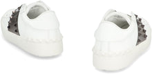 Carica l'immagine nel visualizzatore di Gallery, Valentino Garavani - Sneakers low-top Rockstud Untitled in pelle
