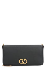 Carica l'immagine nel visualizzatore di Gallery, Valentino Garavani - Clutch VLogo Signature in pelle
