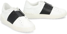 Carica l'immagine nel visualizzatore di Gallery, Valentino Garavani - Sneakers low-top Open in pelle
