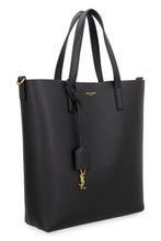 Carica l'immagine nel visualizzatore di Gallery, Toy Bag in pelle
