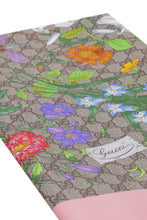 Carica l'immagine nel visualizzatore di Gallery, Foulard in seta con stampa GG Flora
