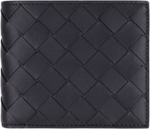 Carica l'immagine nel visualizzatore di Gallery, Portafoglio flap-over in Intrecciato
