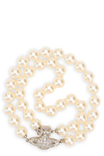 Carica l'immagine nel visualizzatore di Gallery, Bracciale con perle e logo metallico
