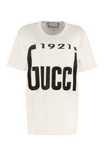 Carica l'immagine nel visualizzatore di Gallery, T-shirt in cotone con stampa 1921 Gucci
