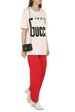 Carica l'immagine nel visualizzatore di Gallery, T-shirt in cotone con stampa 1921 Gucci

