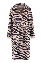 Load image into Gallery viewer, Winnie vegan fur coat
