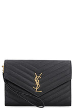 Carica l'immagine nel visualizzatore di Gallery, Clutch Monogram in pelle
