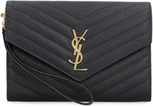 Carica l'immagine nel visualizzatore di Gallery, Clutch Monogram in pelle
