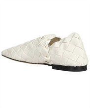 Carica l'immagine nel visualizzatore di Gallery, Slippers in pelle
