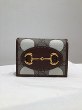 Carica l'immagine nel visualizzatore di Gallery, Portacarte Gucci Horsebit 1955 in tessuto GG Supreme
