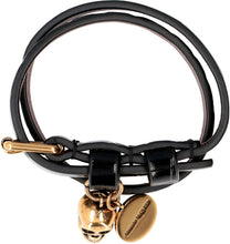 Carica l'immagine nel visualizzatore di Gallery, Bracciale in pelle con pendente logato e teschio
