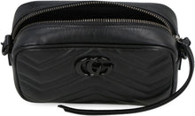 Carica l'immagine nel visualizzatore di Gallery, Camera-bag GG Marmont in pelle matelassé
