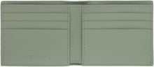 Carica l'immagine nel visualizzatore di Gallery, Portafoglio Cassette Bi-Fold flap-over in pelle
