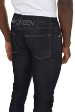 Carica l'immagine nel visualizzatore di Gallery, Jeans straight leg a 5 tasche
